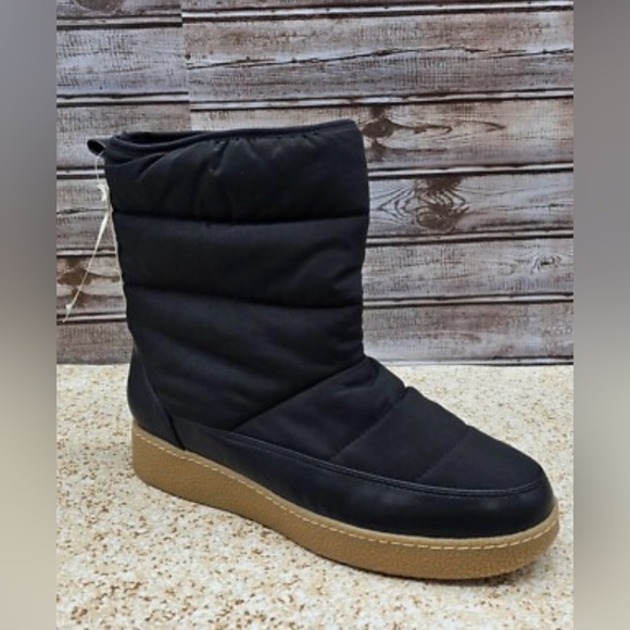 A new day Shoes - a new day  woman’s Black Quilted Winter Ankle Boot with Tan Platform Sole size 6